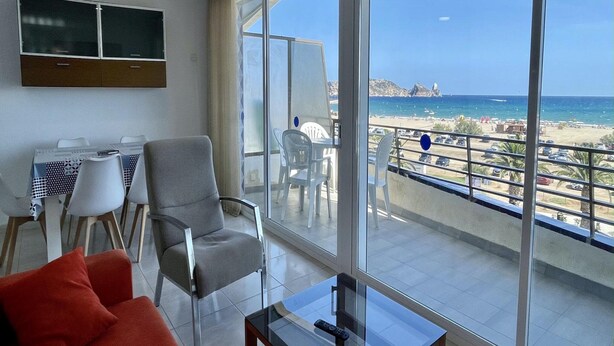 Apartment | Living room - Apartment in Spain by the Sandy Beach (Torroella de Montgrí)