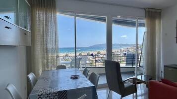 Apartment | Living room