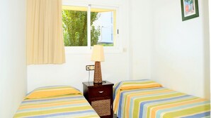 3 chambres, fer et planche à repasser