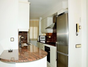 Private kitchen - Apartment in Estartit by the Beach (Torroella de Montgrí)