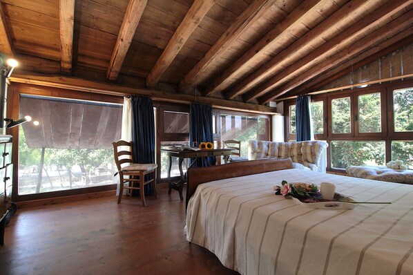 3 chambres, fer et planche à repasser, lit de bébé portatif