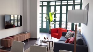 Living area - 2-bedroom apartment in wonderful Barcelona with AC, WiFi (Barcelona)