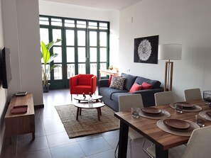 Living area - 2-bedroom apartment in wonderful Barcelona with AC, WiFi (Barcelona)