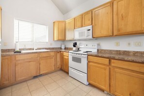 Fridge, microwave, oven, stovetop - Kick back in this comfortable 2-bedroom casita with two king beds, full kitchen, TV, & Laundry unit (Washington)