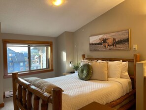 2 chambres, bureau, fer et planche à repasser, lit parapluie