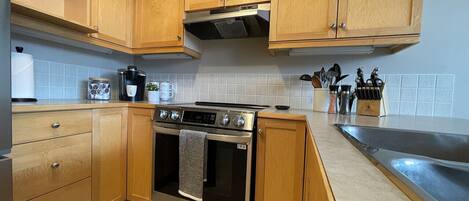 Refrigerador, microondas, horno, placa de cocina