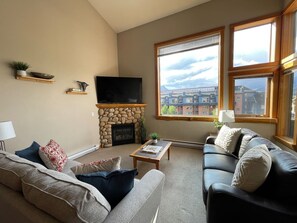 Télévision, cheminée