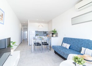Apartment | Dining - Beachfront Apartment in Empuriabrava (Castello d'Empuries)