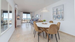 Apartment | Dining - Apartment in Empuriabrava With Sea Views (Castello d'Empuries)