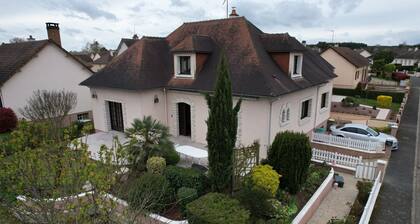 Spacious Group Stay Near Le Mans Circuit