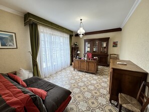 Talo | 6 makuuhuonetta, silitysrauta/-lauta