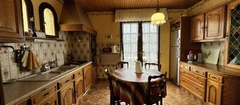 Spacious Group Stay Near Le Mans Circuit