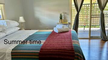 4 bedrooms, iron/ironing board, free WiFi, bed sheets