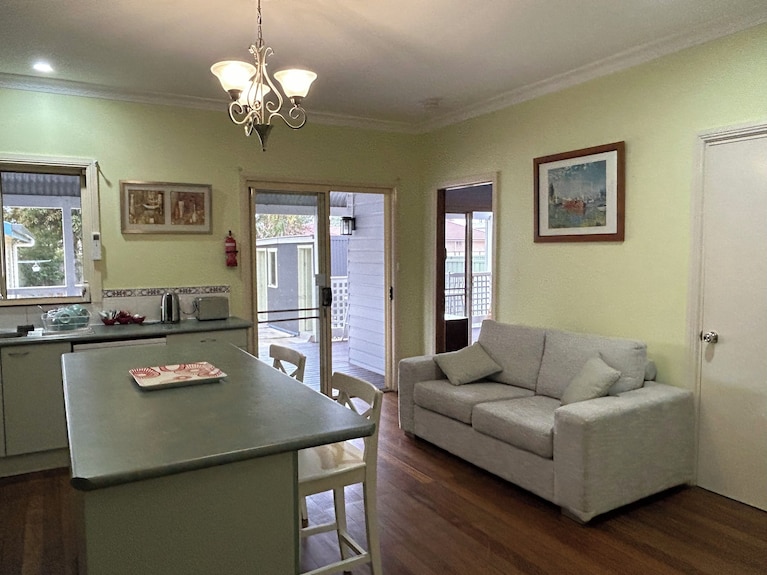 Spacious Stylish Coastal Escape - Forster