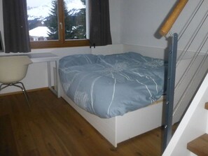 4 bedrooms, travel crib, free WiFi, bed sheets