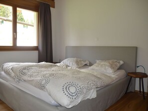 4 bedrooms, travel cot, free WiFi, bed sheets