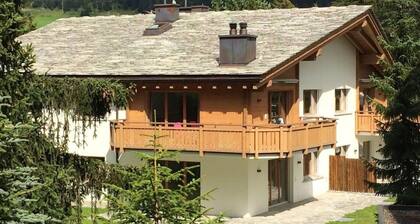 Bel appartement pour 8 personnes avec WIFI, TV et balcon