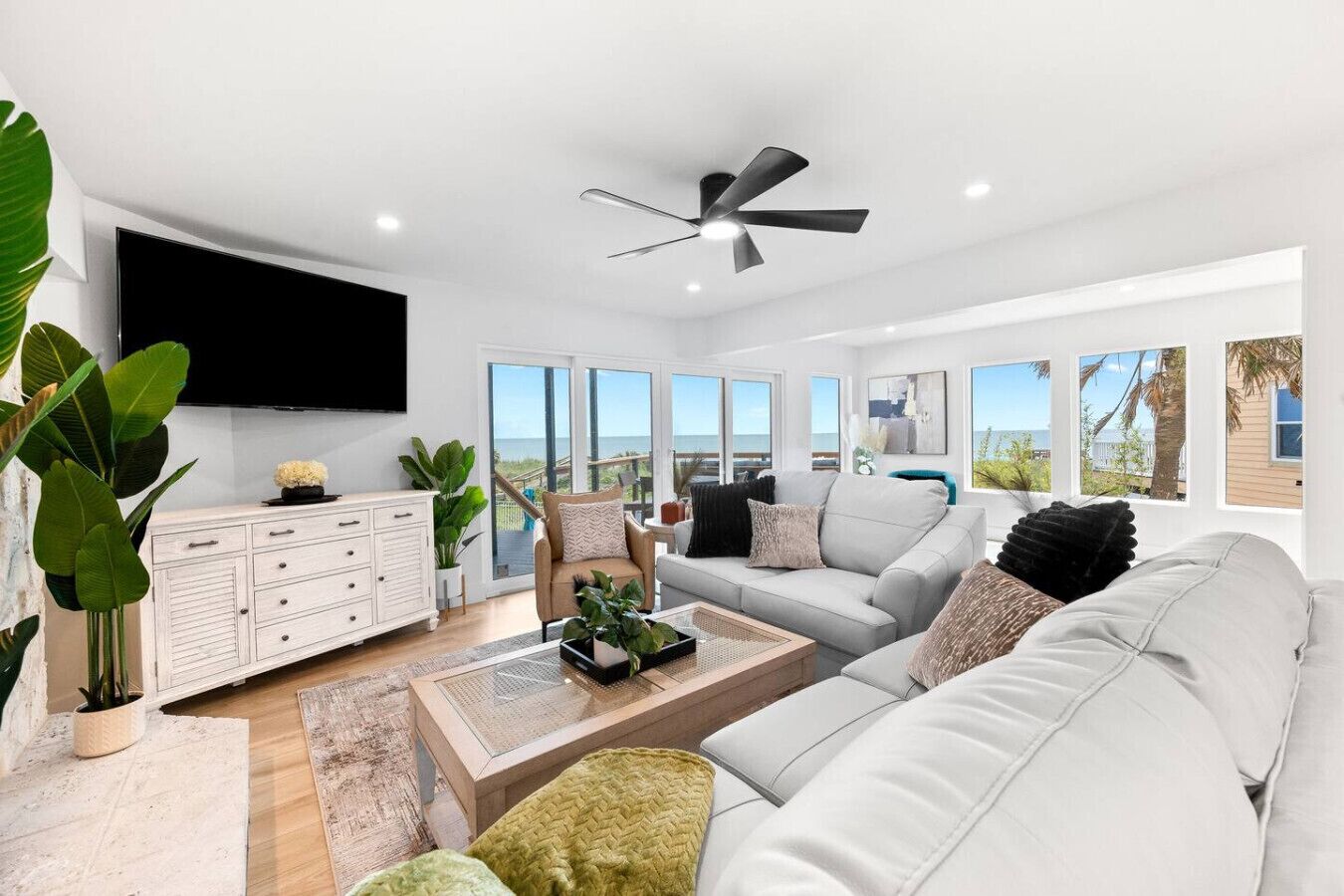 Luxury Ocean Front, Near Downtown, Heated Pool, Hot Tub, Game Room, Sleeps 28 - St. Augustine, FL
