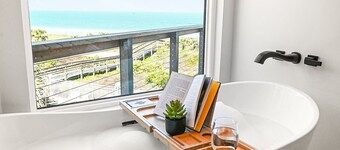 Luxury Direct Ocean Front, Near Downtown, Heated Pool, Hot Tub, Game Room, Sleeps 28, Pets