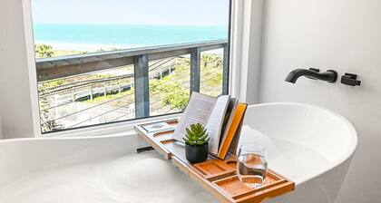 Luxury Direct Ocean Front, Near Downtown, Heated Pool, Hot Tub, Game Room, Sleeps 28, Pets