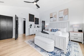 6 bedrooms, desk, iron/ironing board, travel cot - Luxury Direct Ocean Front, Near Downtown, Heated Pool, Hot Tub, Game Room, Sleeps 28, Pets (St. Augustine)