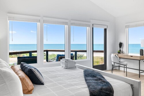 Seaside Rose Luxury Ocean Front, Heated Pool, Hot Tub, Sleeps 28, Pets, Downtown