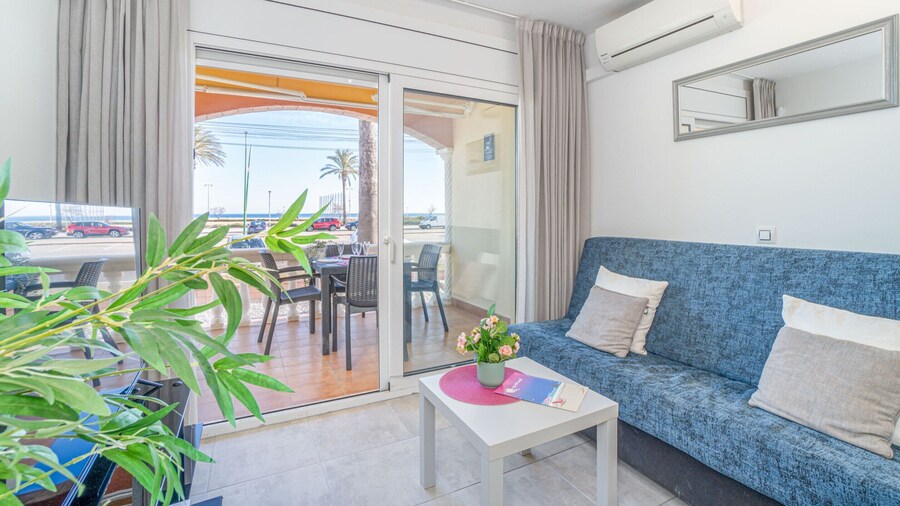 Apartment in Empuriabrava With Beach Access