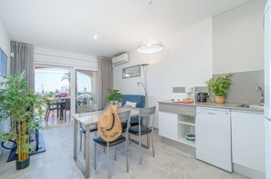 Apartment | Dining - Apartment in Empuriabrava With Beach Access (Castello d'Empuries)