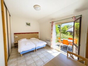 House | 2 bedrooms, bed sheets