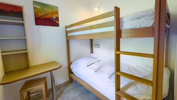 House | 2 bedrooms, bed sheets