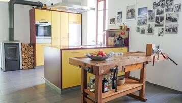 Oven, dishwasher, highchair