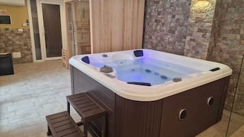 Sauna y tina de hidromasaje