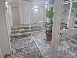 Utsikt mot gårdsplass