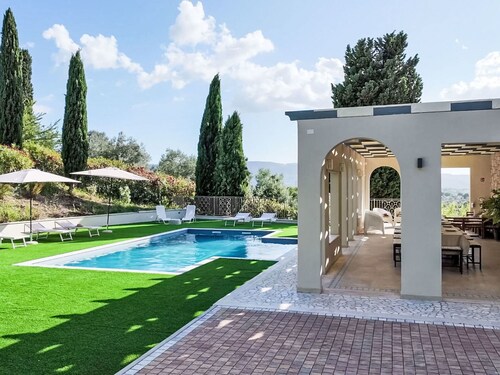 Estupenda casa de vacaciones privada para 24 personas con WIFI, A/C, piscina privada, TV y patio