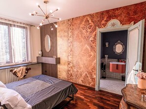 9 bedrooms, travel cot, free WiFi