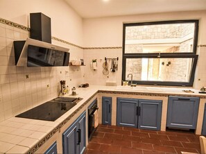 Microondas, horno y lavavajillas 