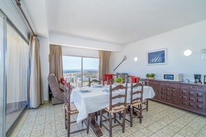 Apartment | Dining