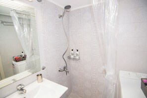 Comfort Apartment, Balcony, Ground Floor | Bathroom