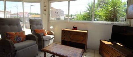 Villa | Living room | Fireplace