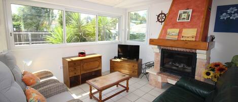 Villa | Living room | Fireplace