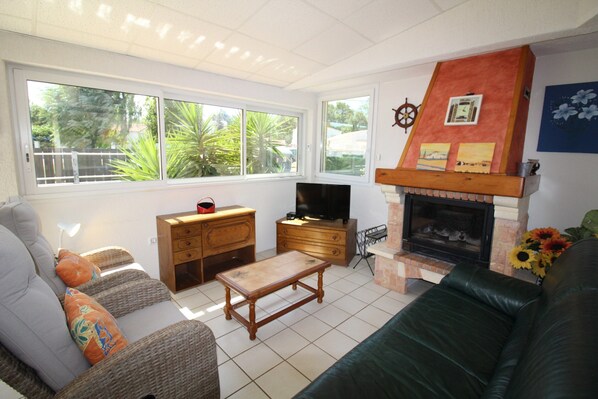 Villa | Living room | Fireplace