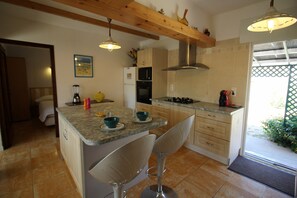 Private kitchen - House in Empuriabrava Near the Beach (Castello d'Empuries)