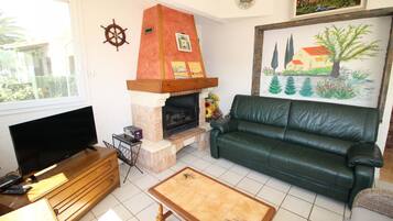 Villa | Living room | Fireplace