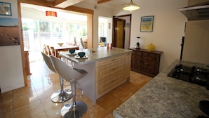 Villa | Private kitchen - House in Empuriabrava Near the Beach (Castello d'Empuries)