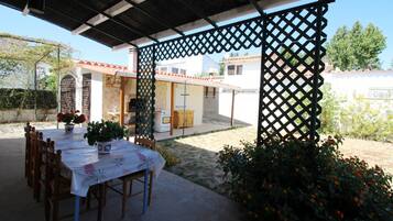 Villa | Outdoor dining