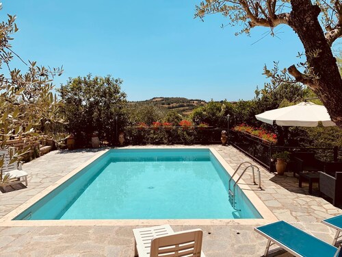 Villa with swimming pool and large garden, nestled in the hills of Maremma