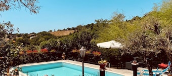 Villa with swimming pool and large garden, nestled in the hills of Maremma