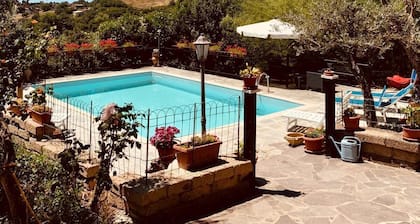 Villa with swimming pool and large garden, nestled in the hills of Maremma