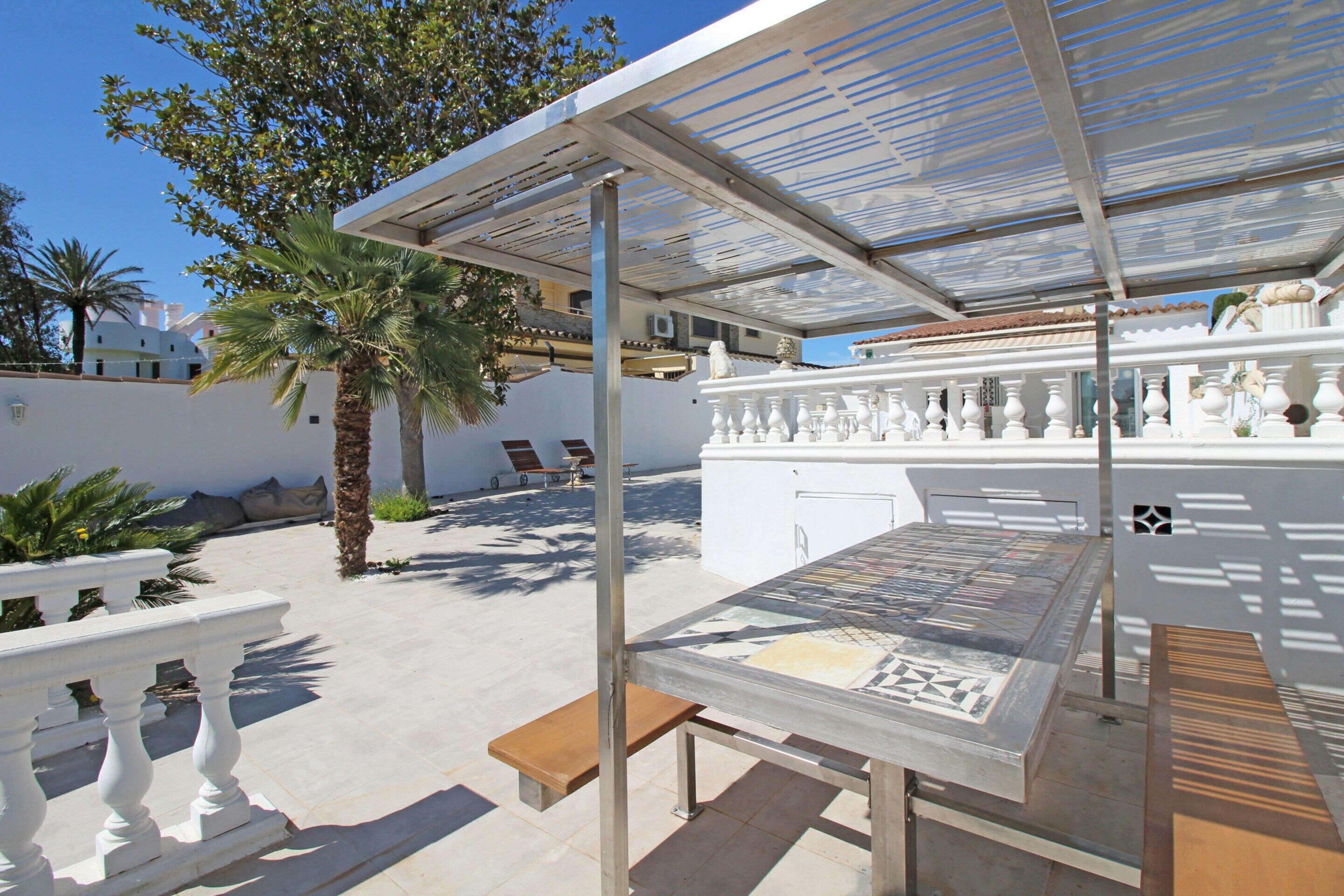 Villa | Restaurante al aire libre