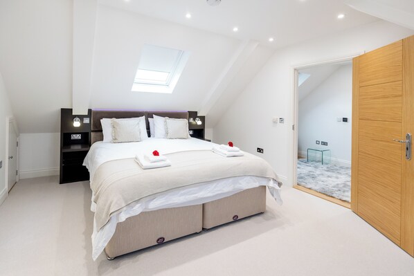 2 bedrooms, iron/ironing board, travel cot, free WiFi